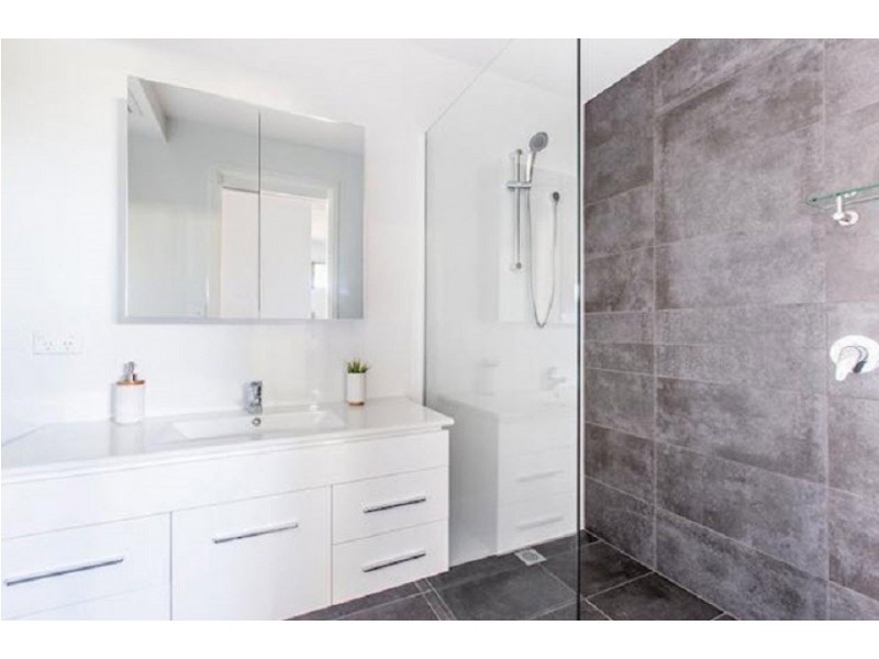 21 Curtis Street, Norman Park QLD 4170