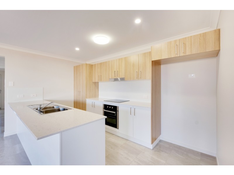 10 Alexander Street, Walloon QLD 4306