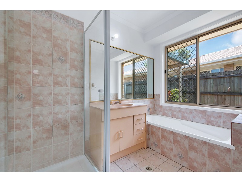 2 Boronia Place, Fitzgibbon QLD 4018