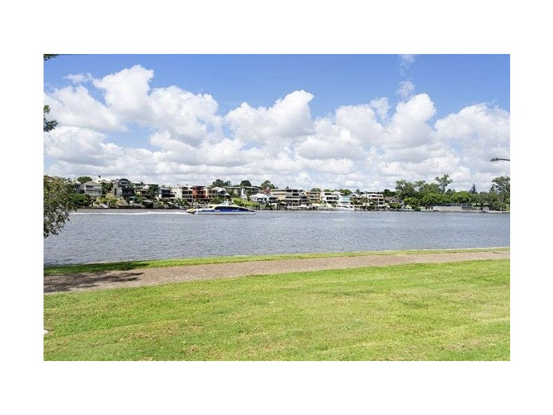 8/98 Oxlade Drive, New Farm QLD 4005