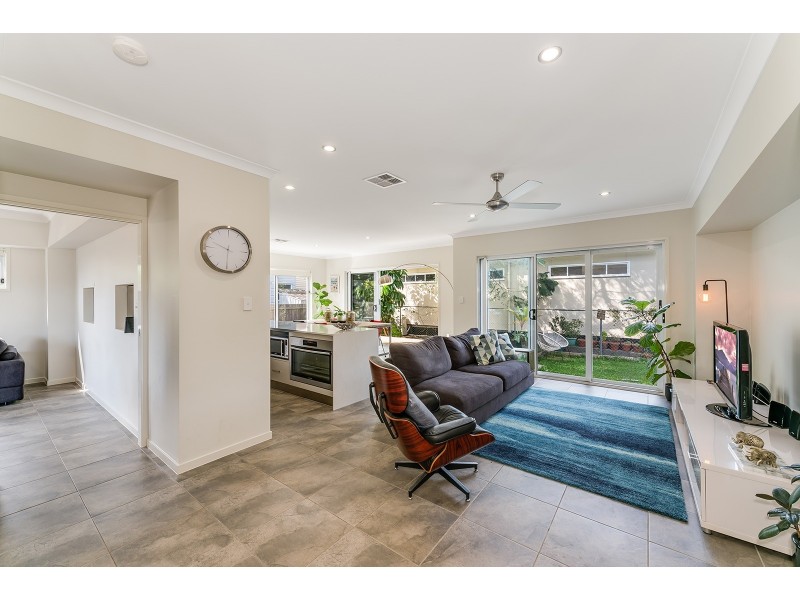 6 Ashford Street, Shorncliffe QLD 4017