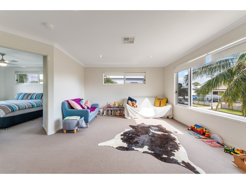 6 Ashford Street, Shorncliffe QLD 4017