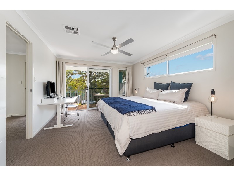 6 Ashford Street, Shorncliffe QLD 4017