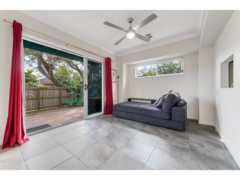 6 Ashford Street, Shorncliffe QLD 4017