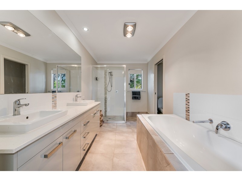 6 Ashford Street, Shorncliffe QLD 4017