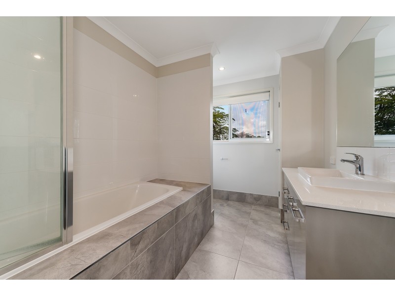 6 Ashford Street, Shorncliffe QLD 4017