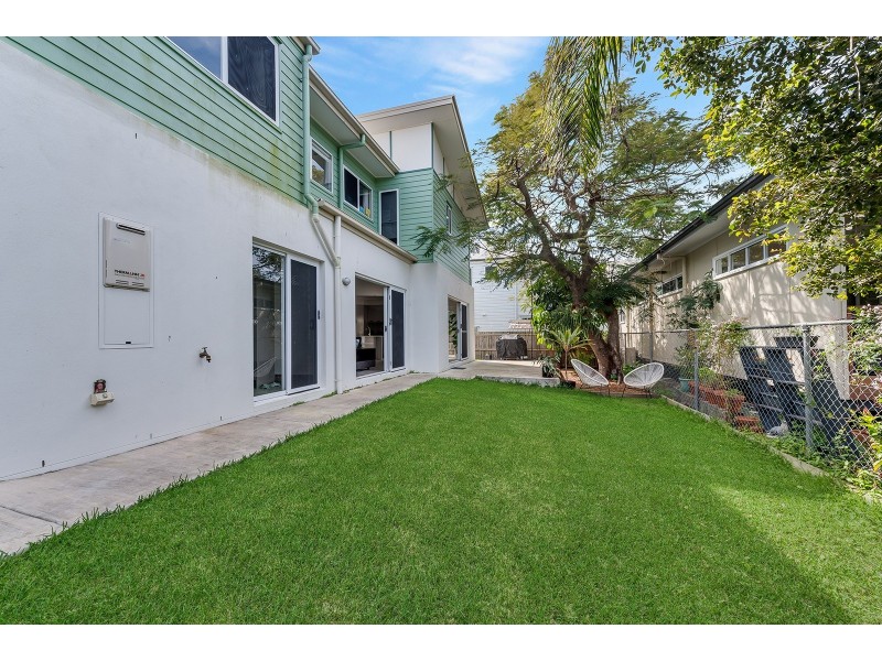 6 Ashford Street, Shorncliffe QLD 4017