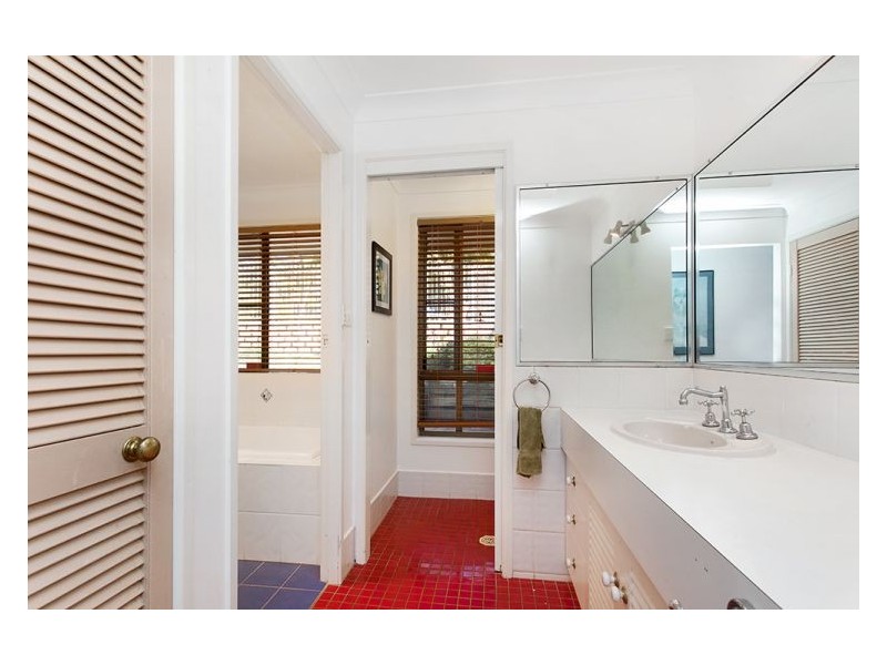 15 Highview Crescent, Modanville NSW 2480