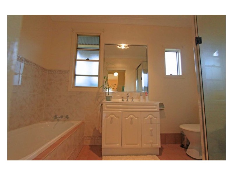 3 Oakley Avenue, East Lismore NSW 2480