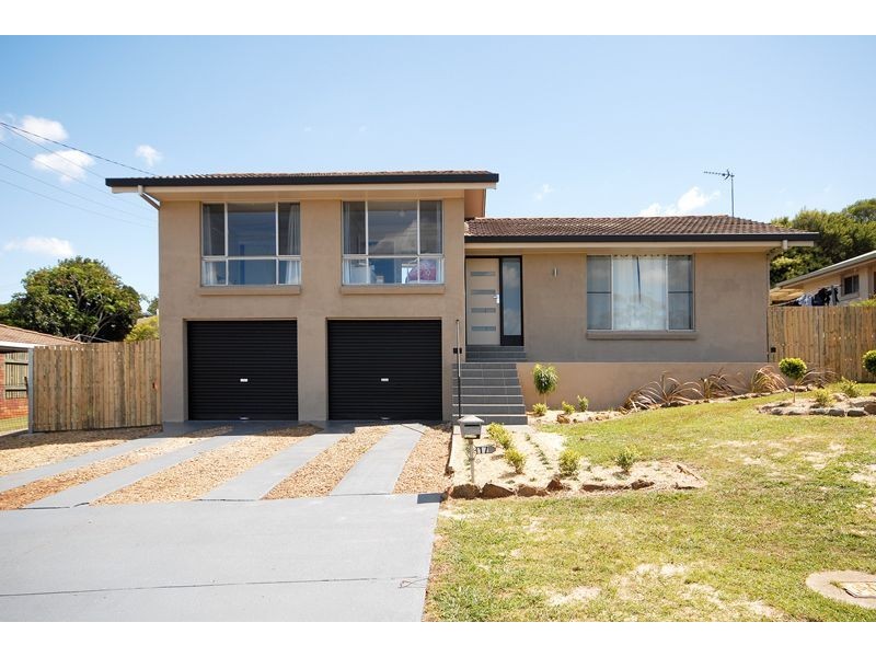 17 Martini Street, Mount Lofty QLD 4350