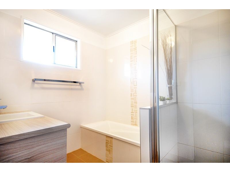 17 Martini Street, Mount Lofty QLD 4350
