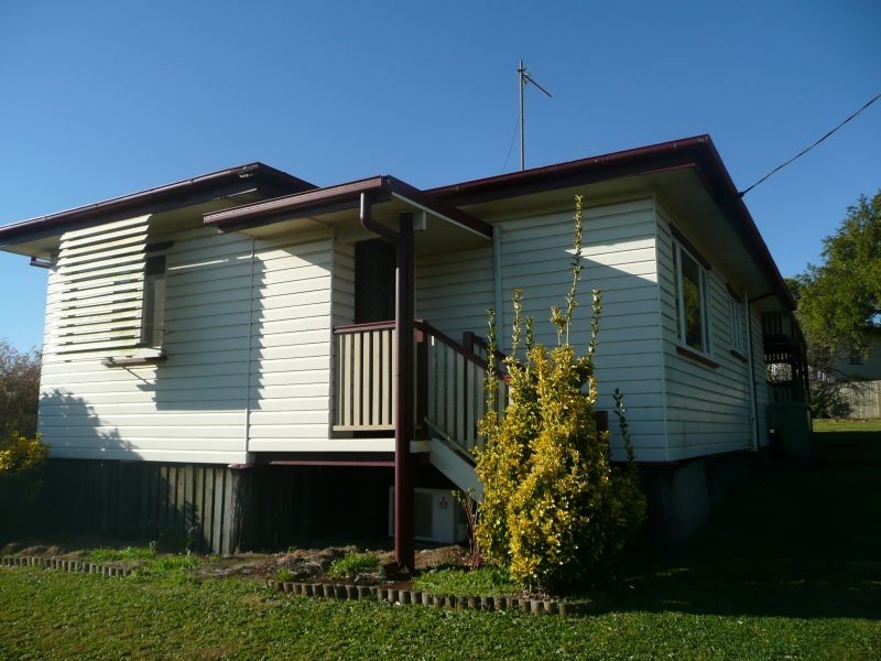 174 Ruthven Street, North Toowoomba QLD 4350