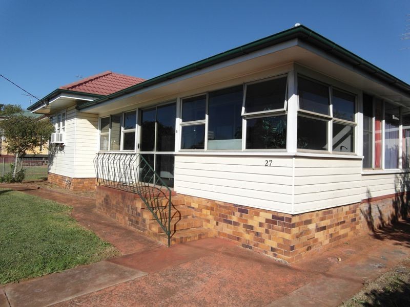 27 Blackdown Street, Harristown QLD 4350