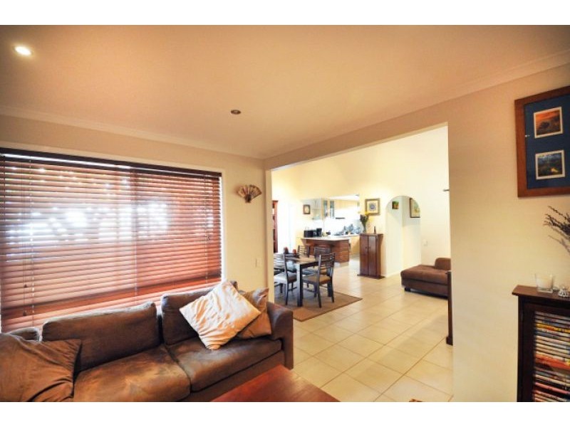 2/166 Alderley Street, Centenary Heights QLD 4350