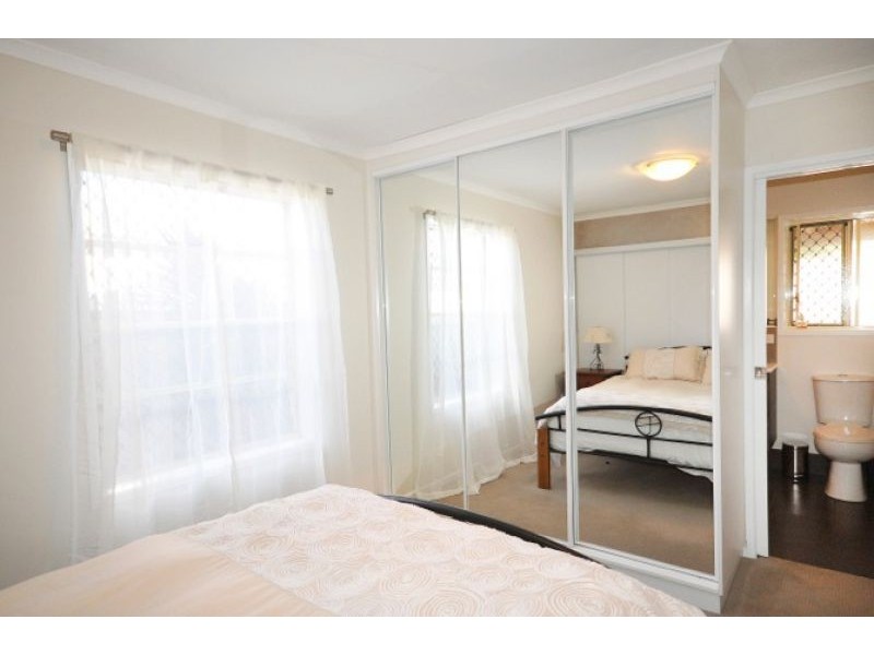 2/166 Alderley Street, Centenary Heights QLD 4350