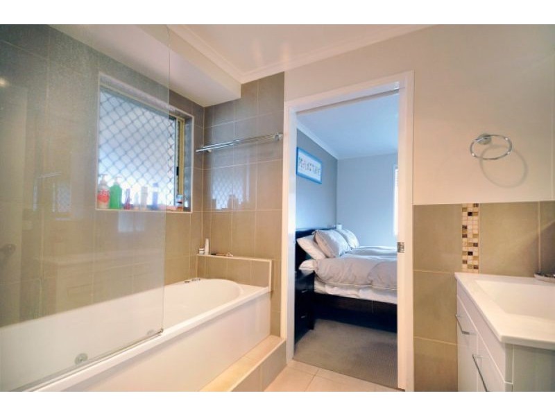 2/166 Alderley Street, Centenary Heights QLD 4350