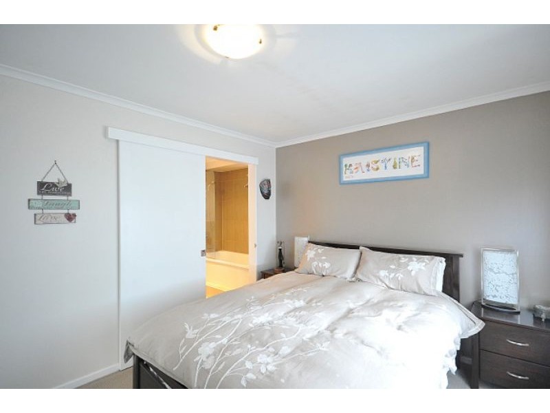 2/166 Alderley Street, Centenary Heights QLD 4350