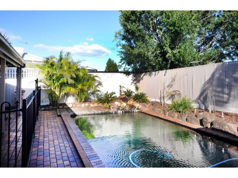 2/166 Alderley Street, Centenary Heights QLD 4350