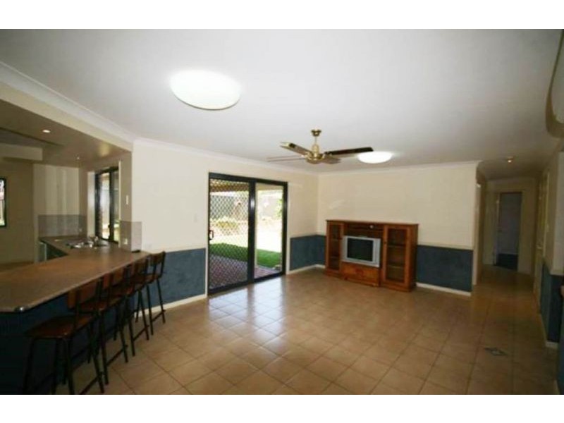 16 Christopher Court, Harristown QLD 4350