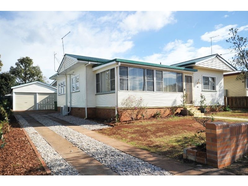 301 Tor Street, Wilsonton QLD 4350