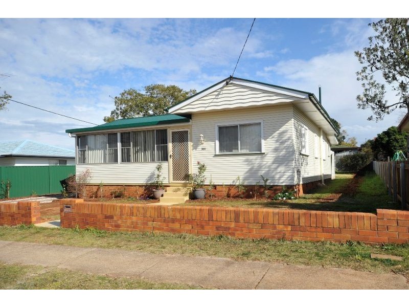 301 Tor Street, Wilsonton QLD 4350