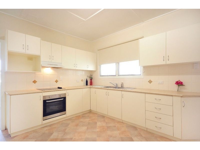 301 Tor Street, Wilsonton QLD 4350