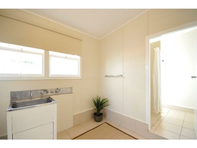 301 Tor Street, Wilsonton QLD 4350