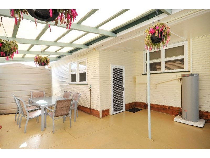 301 Tor Street, Wilsonton QLD 4350