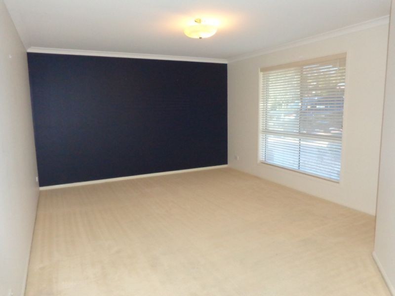 16 Stratford Drive, Wyreema QLD 4352