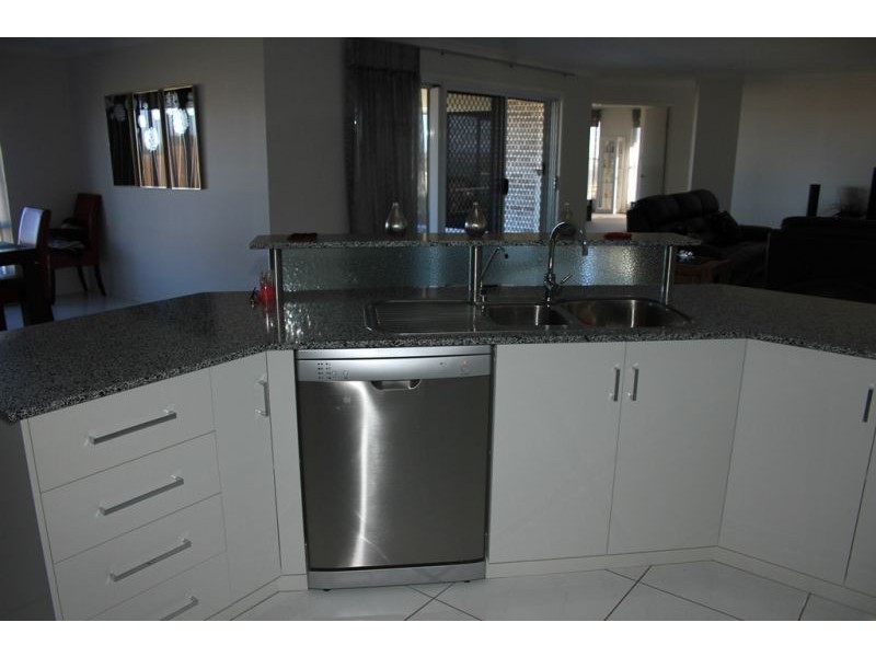 41 Sommariva, Westbrook QLD 4350