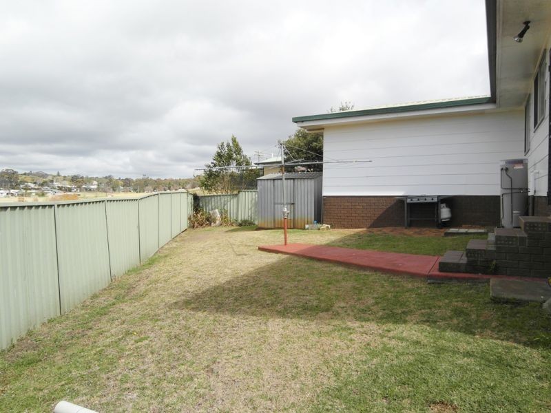 2 Simon Street, Rockville QLD 4350