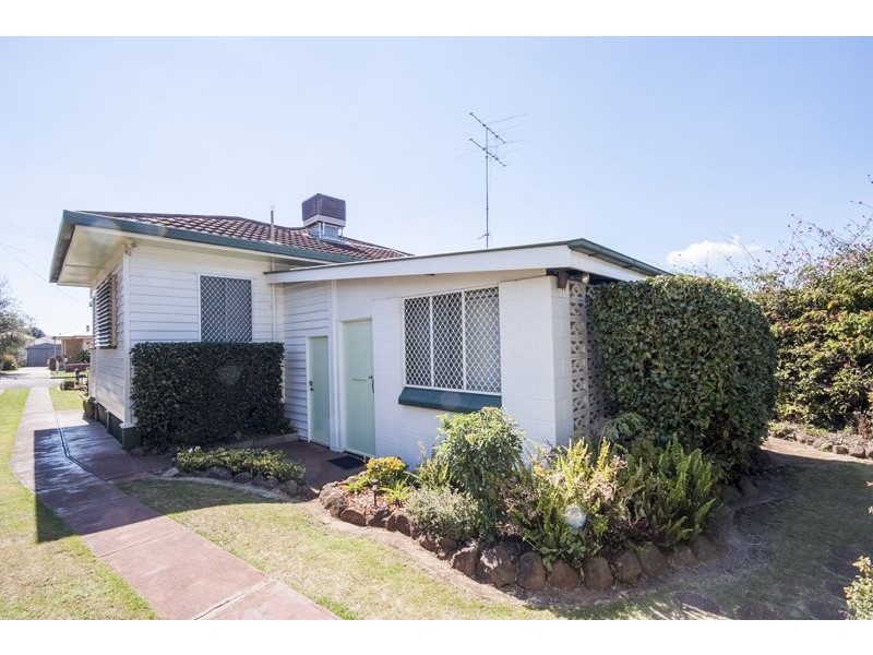 26 Elizabeth Street, South Toowoomba QLD 4350