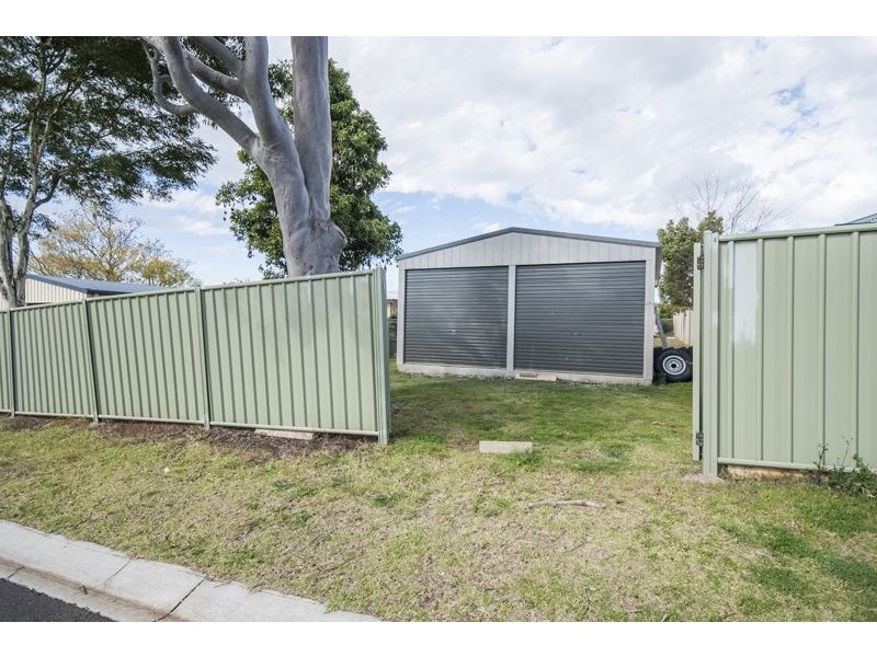 5a Monash Street, Newtown QLD 4350