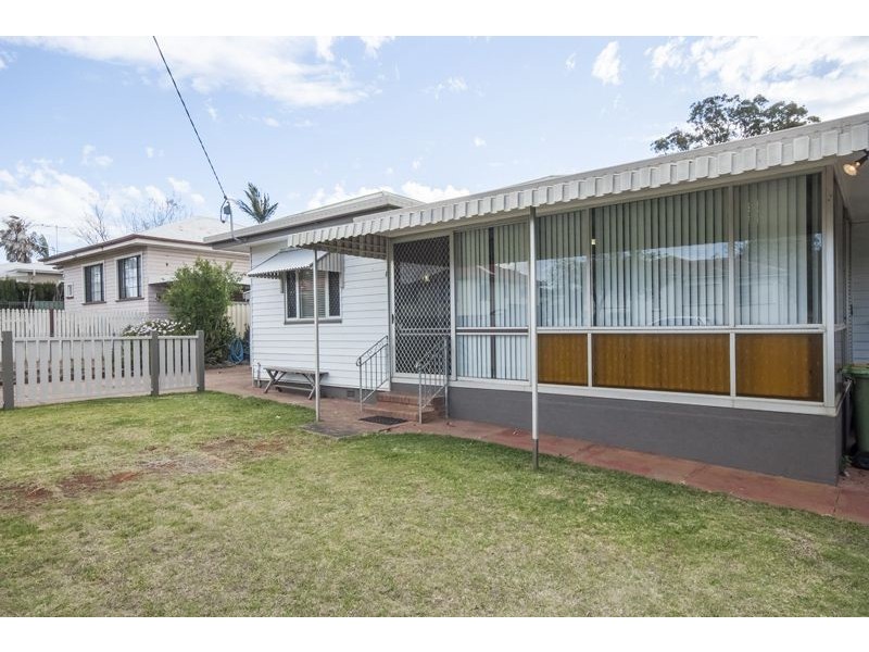 5a Monash Street, Newtown QLD 4350