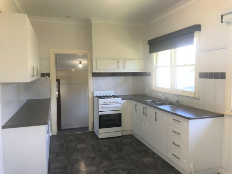 12 Hillside Street, Newtown QLD 4350