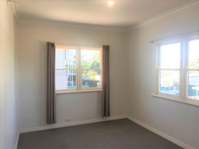 12 Hillside Street, Newtown QLD 4350