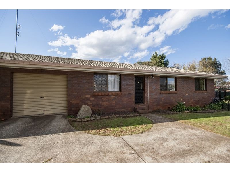 2/4 Burton Street, Harristown QLD 4350