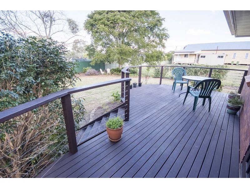 2/4 Burton Street, Harristown QLD 4350