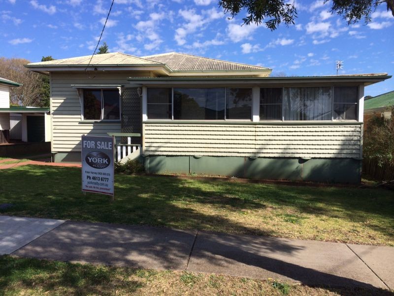 57 Hillview Avenue, Newtown QLD 4350