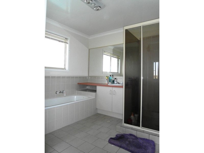 1/258 West Street, Kearneys Spring QLD 4350