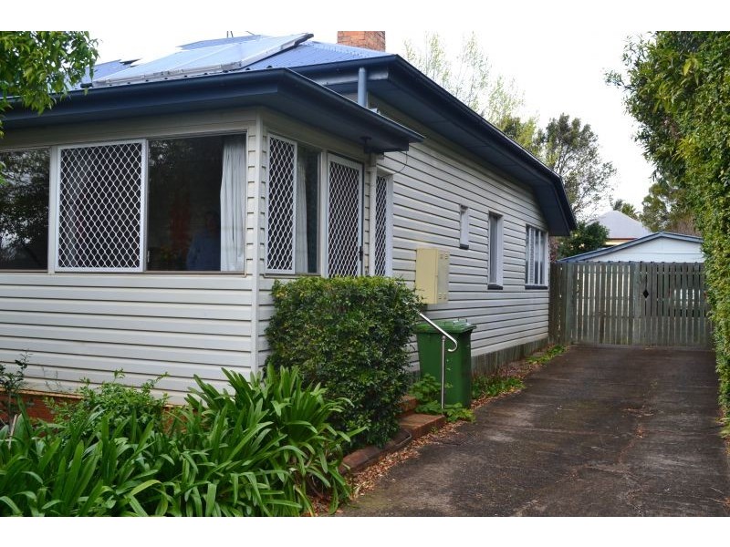 60 Taylor Street, Newtown QLD 4350