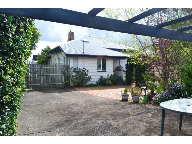 60 Taylor Street, Newtown QLD 4350