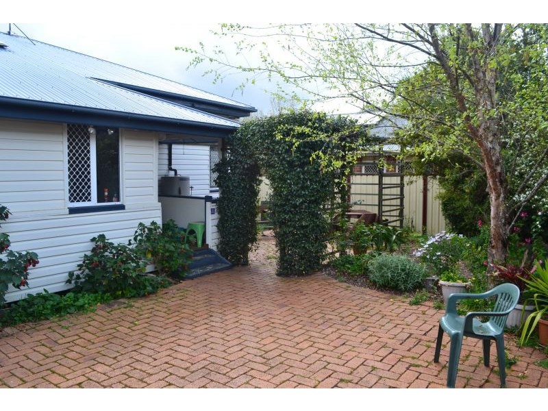 60 Taylor Street, Newtown QLD 4350