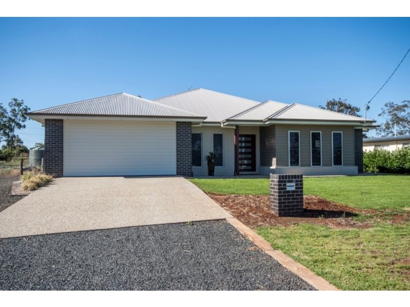 24 Murray Street, Southbrook QLD 4363