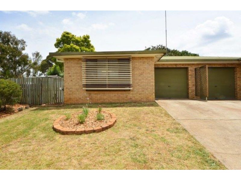 2/15 Sapphire Court, Kearneys Spring QLD 4350