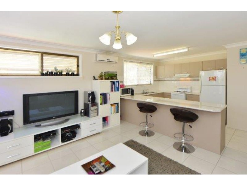 2/15 Sapphire Court, Kearneys Spring QLD 4350