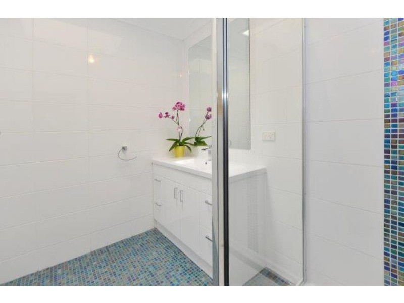 2/15 Sapphire Court, Kearneys Spring QLD 4350