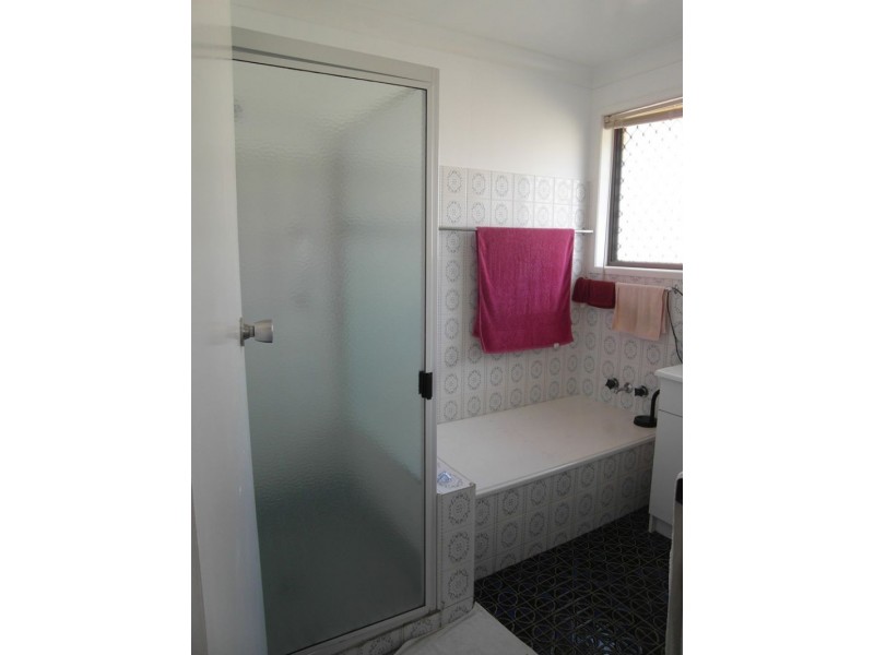 6 Jondaryan Street, Newtown QLD 4350