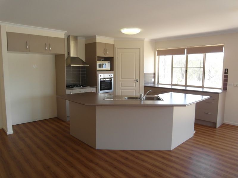 5 Mary Drive, Murphys Creek QLD 4352