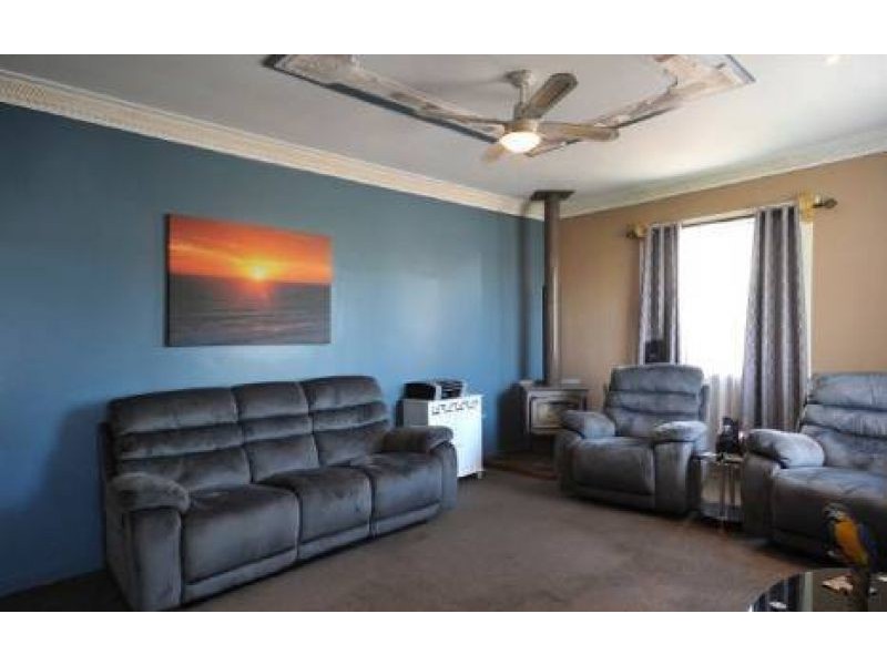 23 Monash Street, Newtown QLD 4350